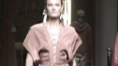 奚梦瑶全球超级模特秀场，维密，国人模特奚梦瑶、刘雯、何穗入乡随俗透视露点走秀 大尺度写真，无水印原版 (1)