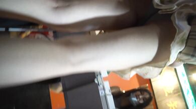 商场,夜市,公交车站多场景一路跟踪抄底多位漂亮小美女 (1)